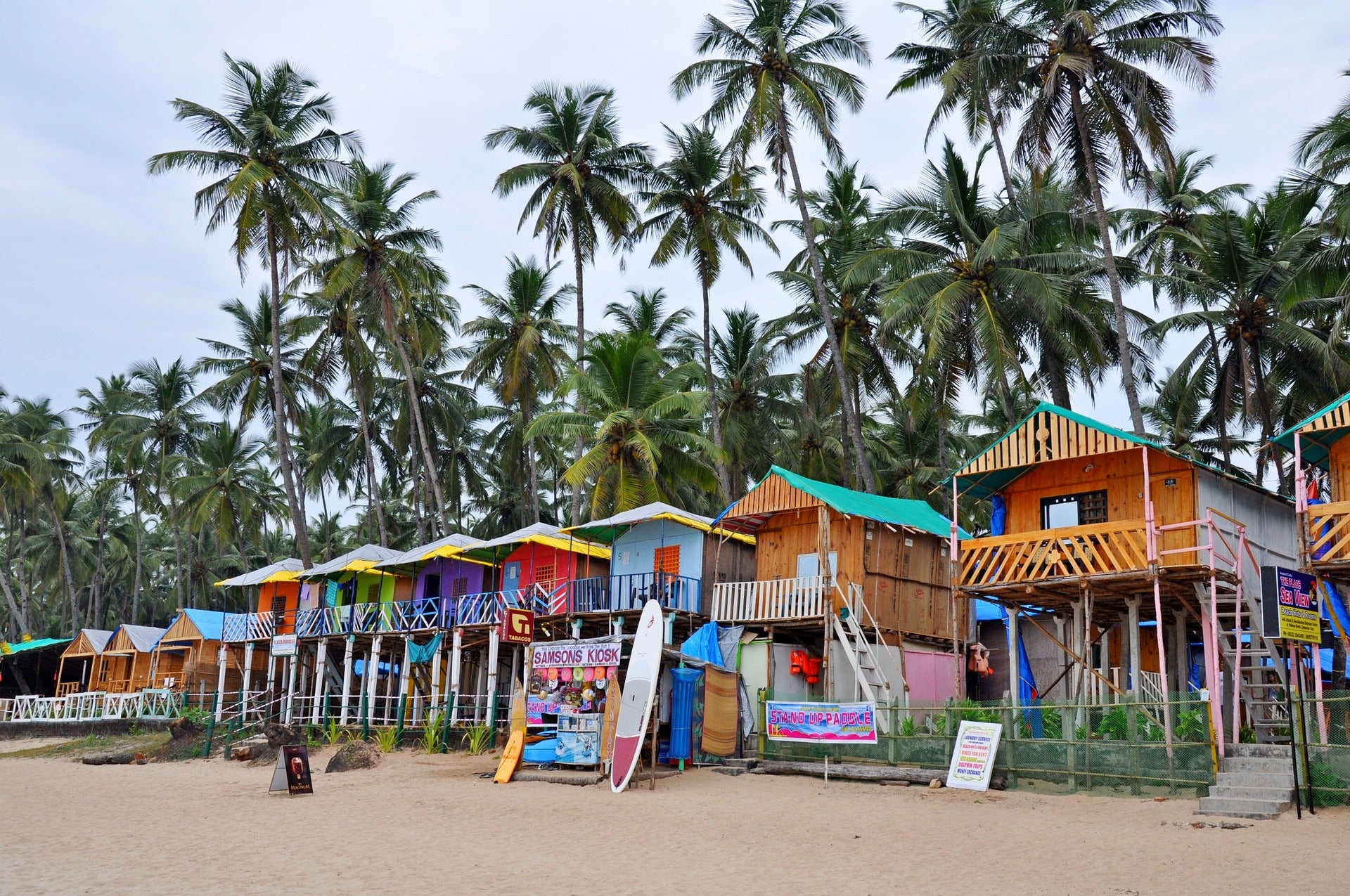 Beach-Ready Style: The Ultimate Guide to Fashionable Menswear for a Goa Getaway - EDRIO