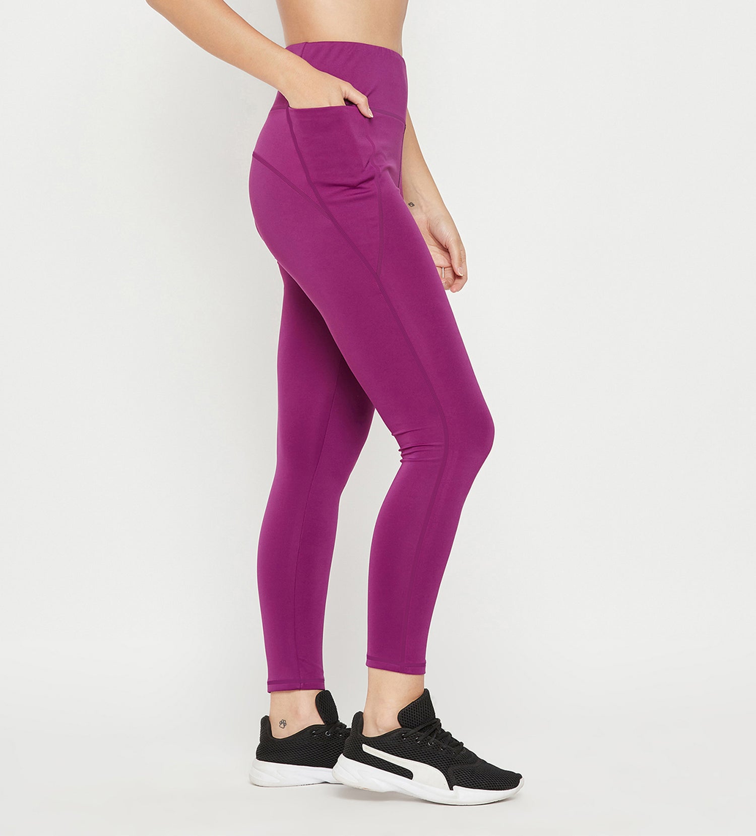 High Waist Full Length Tights With Contrast Pipen Along With Side Pockets
