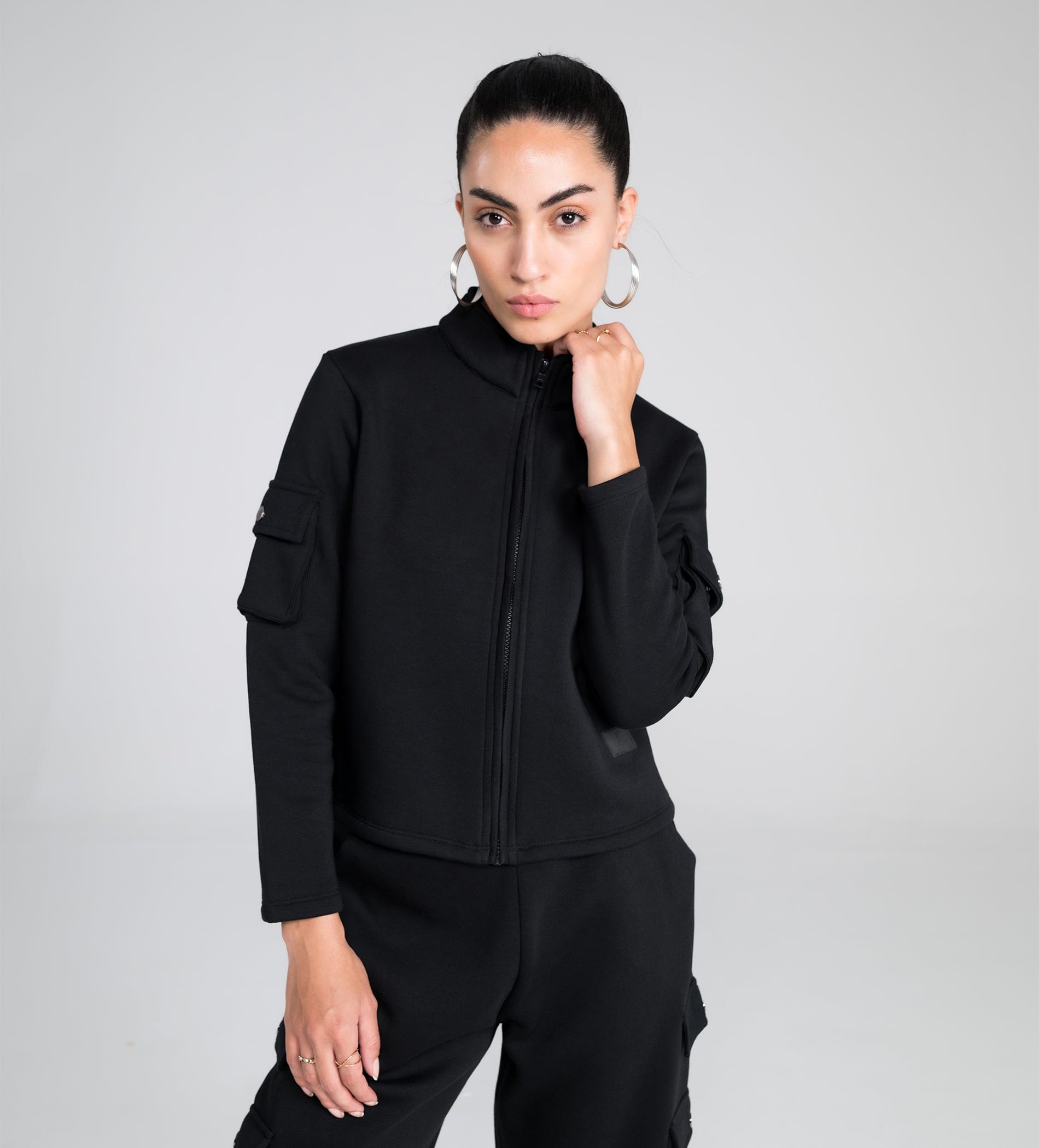 Sweatshirts Solid Sweatshirts Chic Black Cargo-Detail Sweatshirt