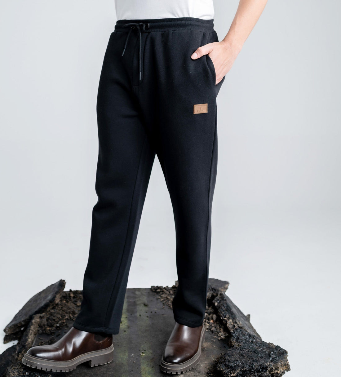 Trackpants STRAIGHT FIT TRACKPANTS Sleek Essentials Trackpants